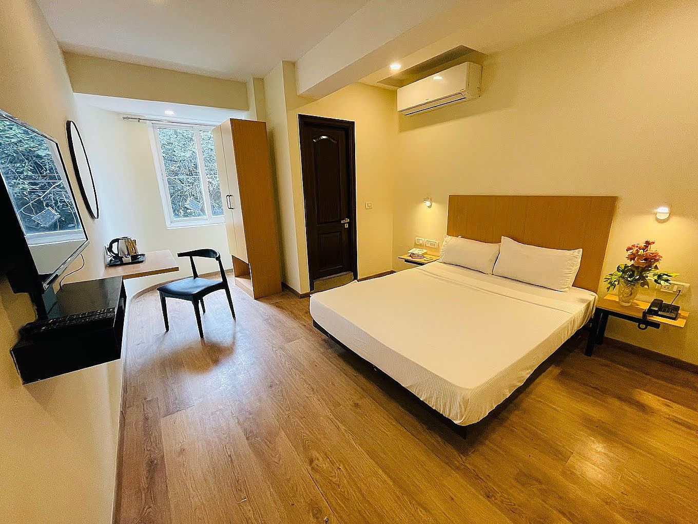 Deluxe Queen Room