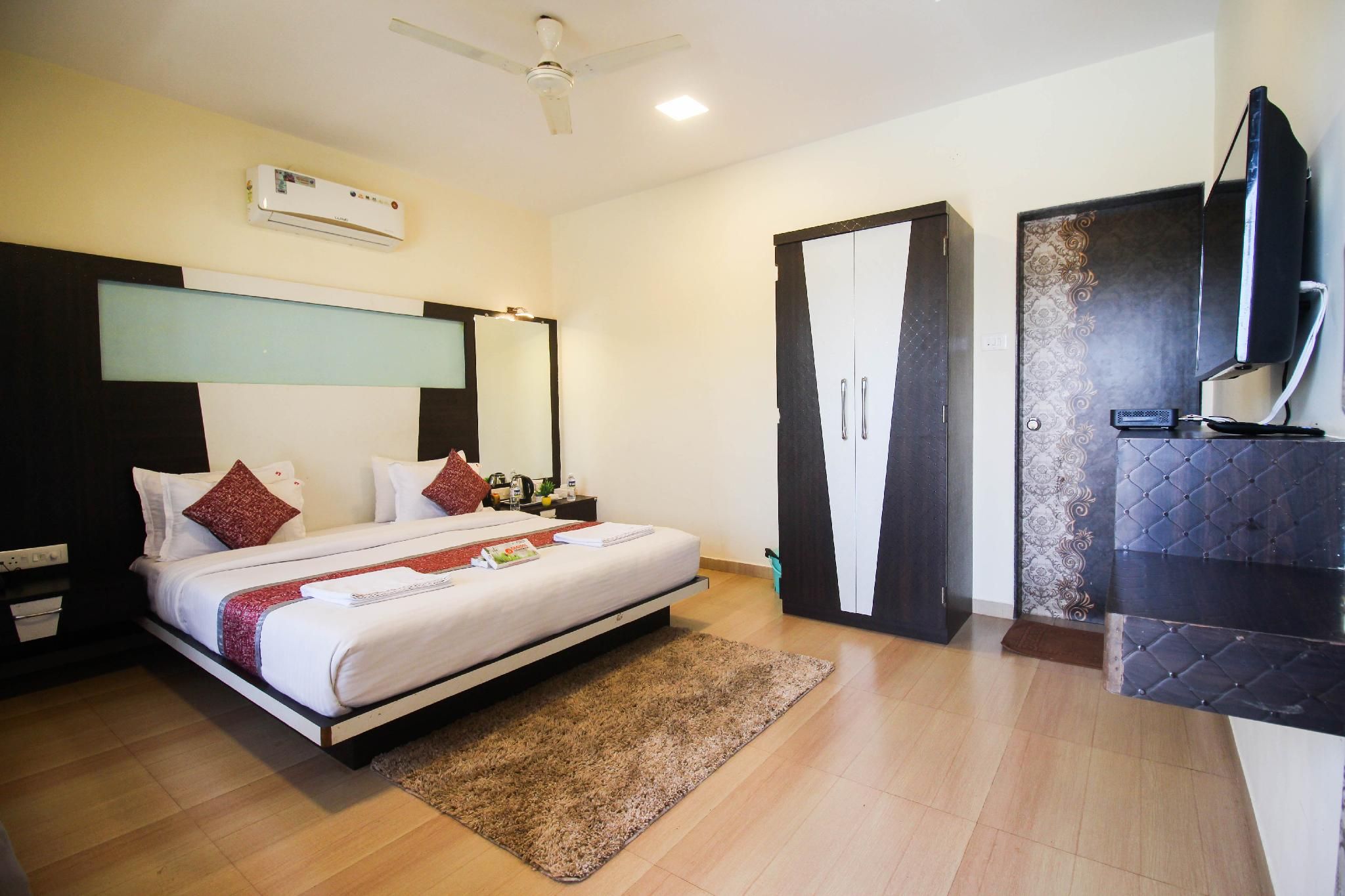 Pool View Room