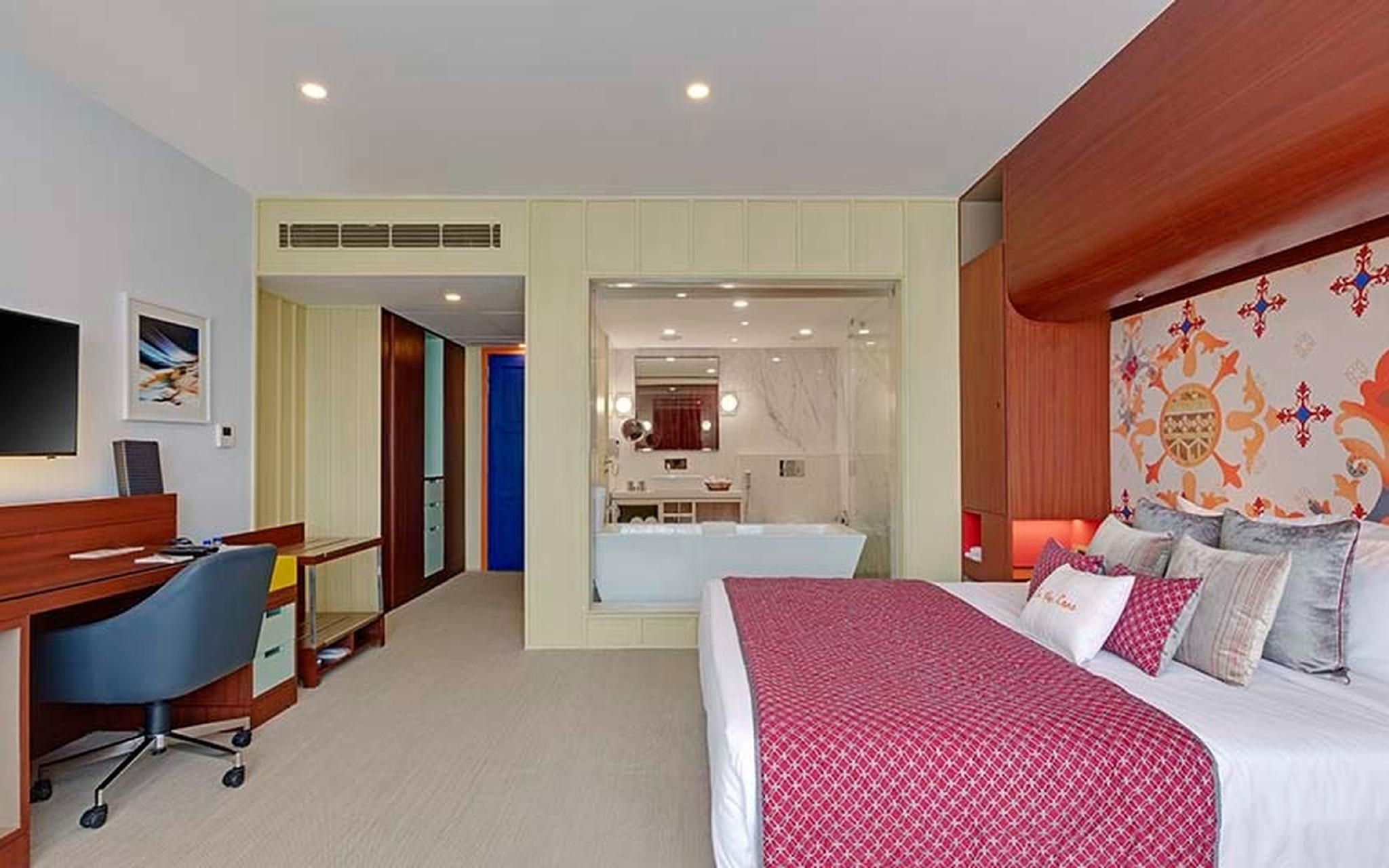 SUITE ROOM