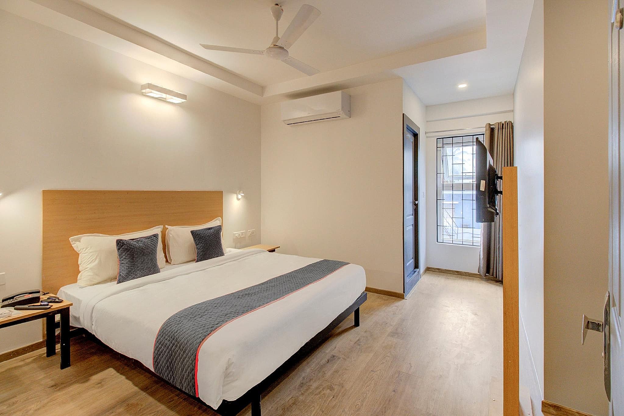 Super OYO Townhouse 264 - Q Rooms BTM Layout Near Gopalan Innovation Mall Classic Room