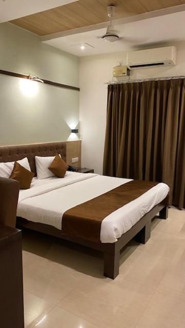 Hotel Plaza Heights by RAK Rooms Standard Room 6