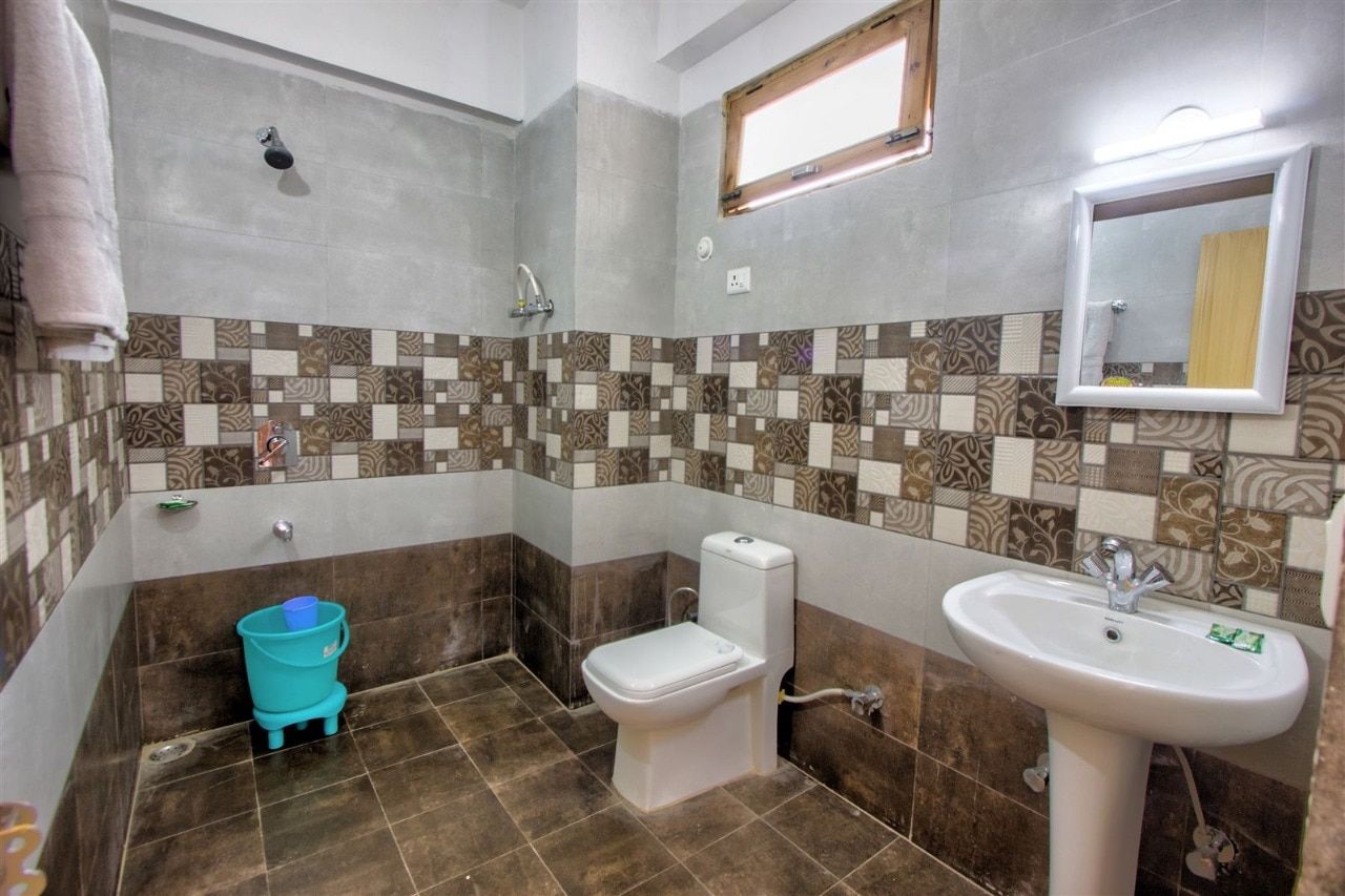 Hotel JJ Regency Deluxe Room (With Mountain Facing Balcony) 4