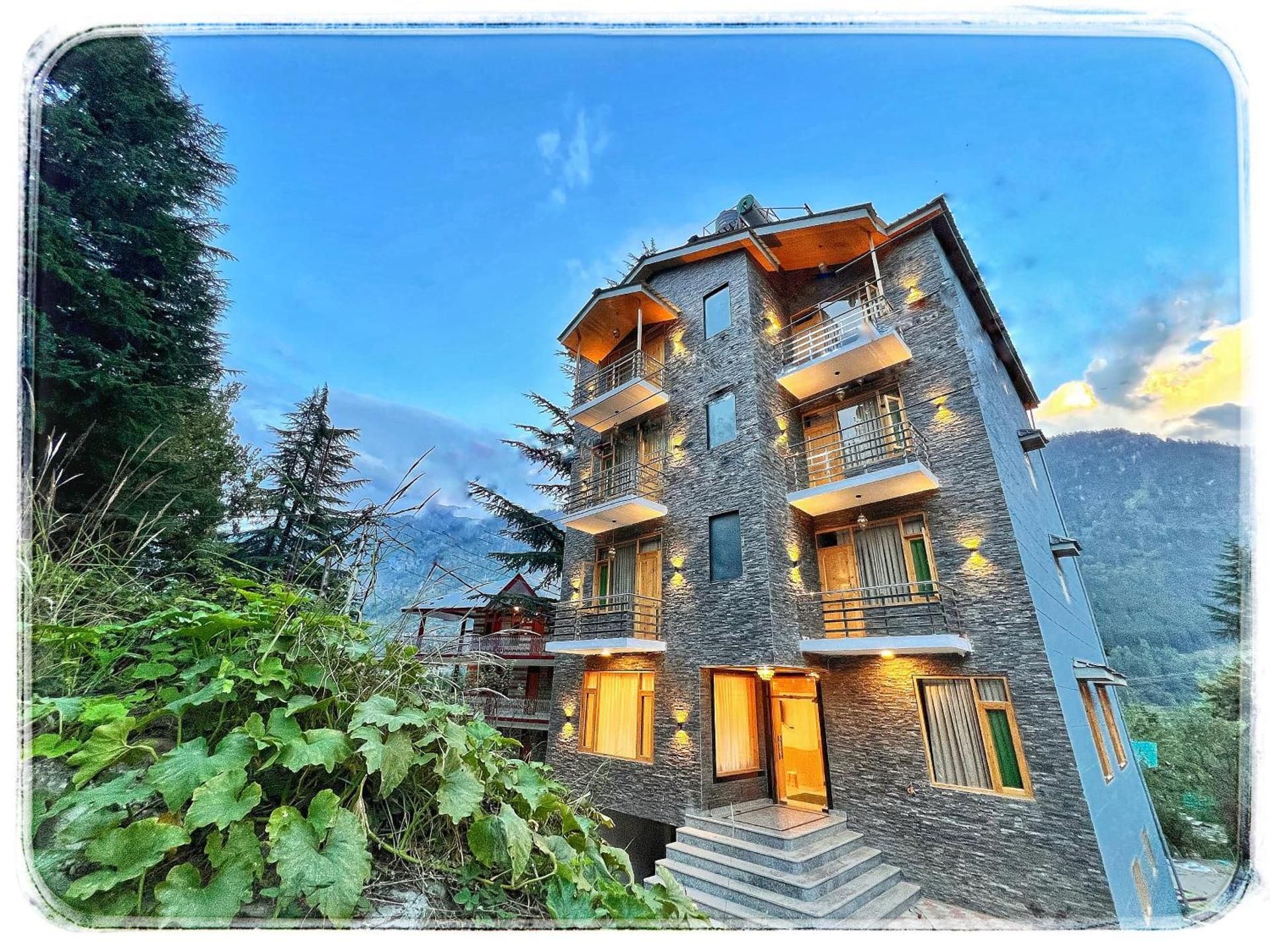 North Deodar Avenue, Manali featured