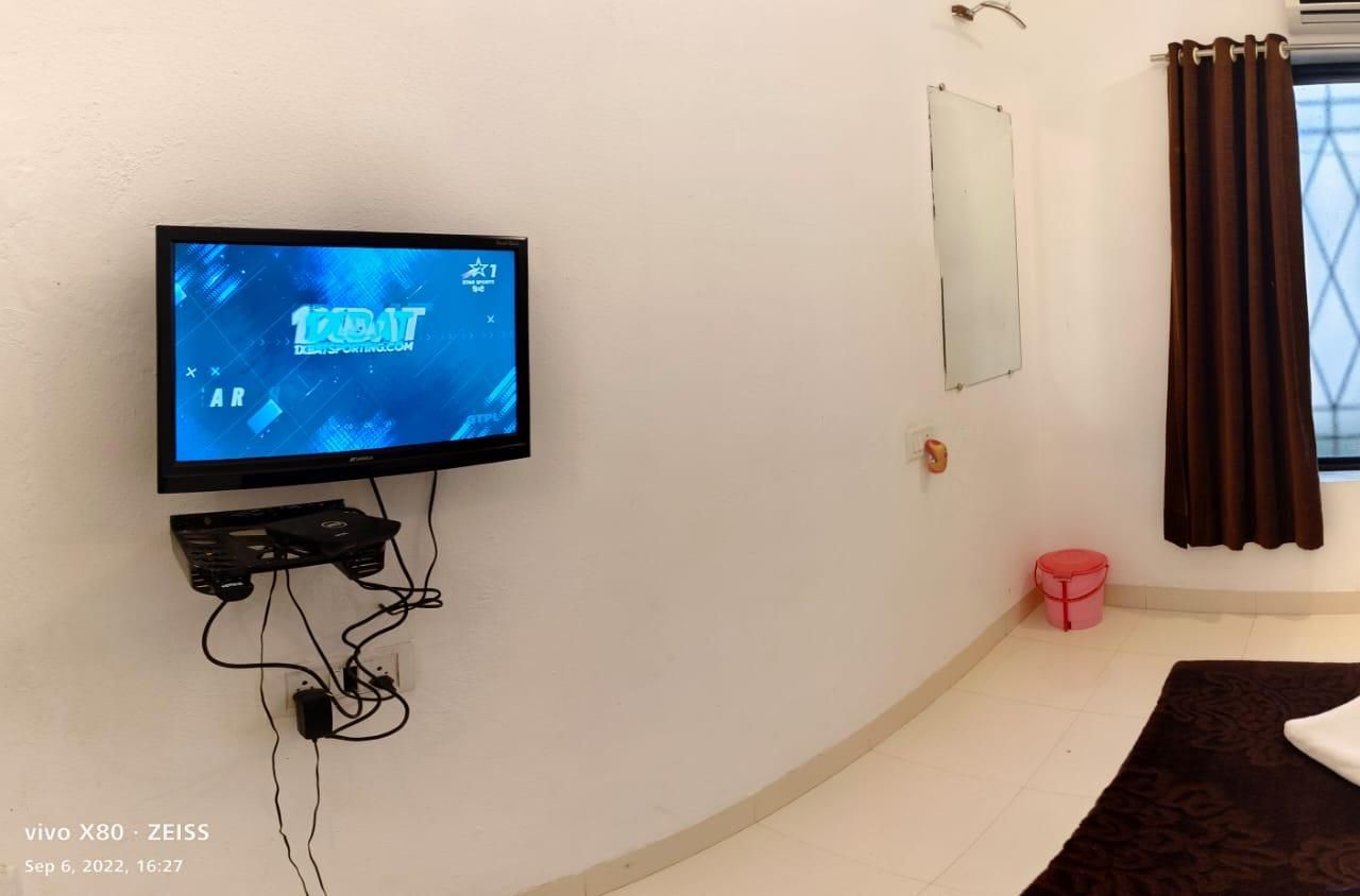 Super Deluxe Family Room