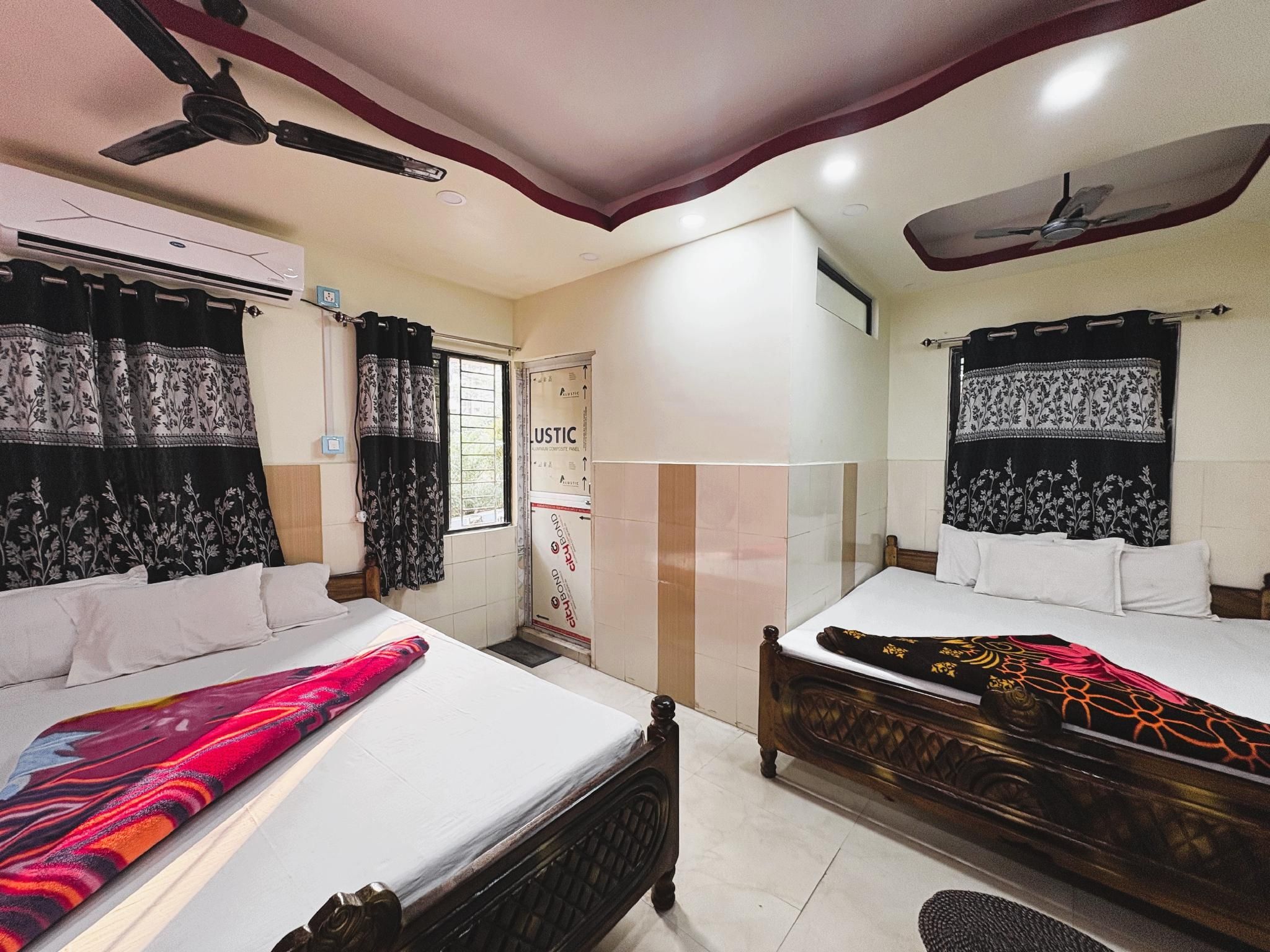Deluxe Quadruple Room