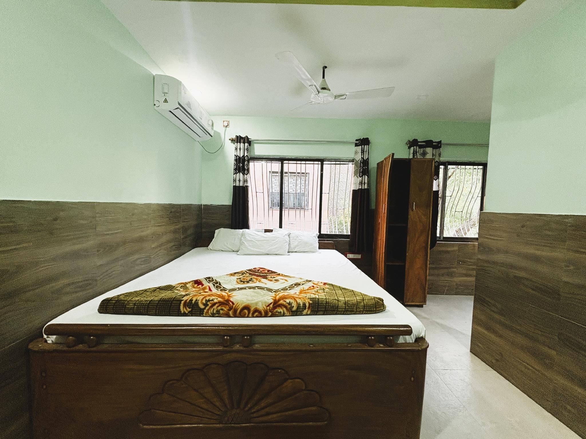 Deluxe Air Conditioning Room