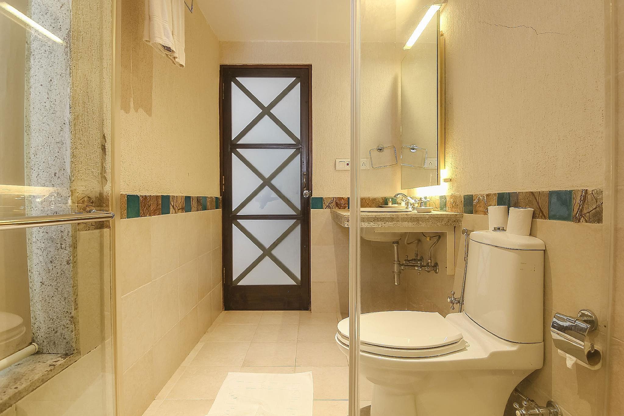 Sonesta Inns Luxury Room with Balcony 4