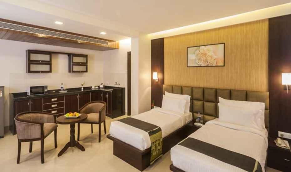 Deluxe Studio Apartment with Balcony (King Bed or Twin Bed)