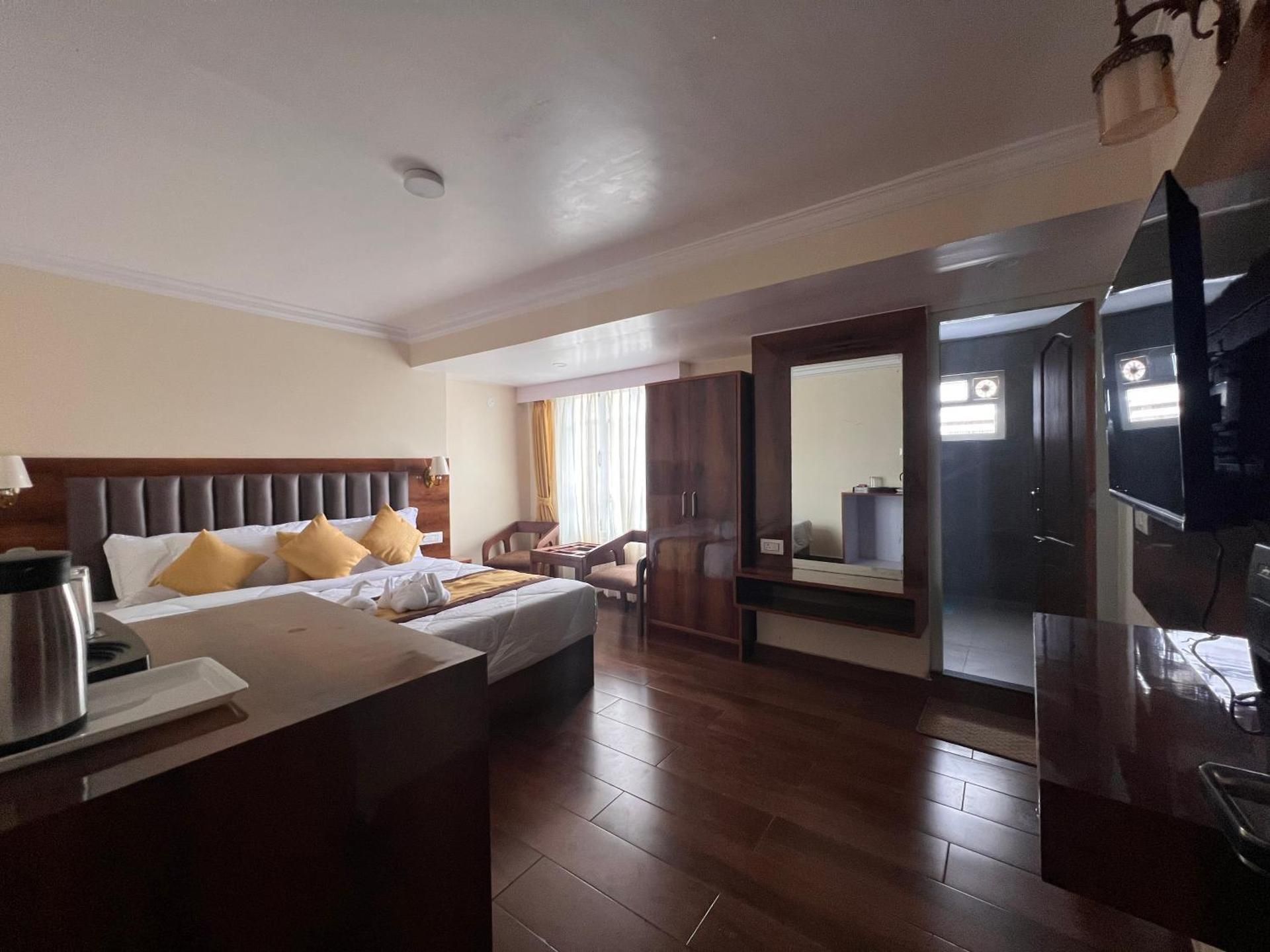 Hotel Raj Ville Superior Double Room 2