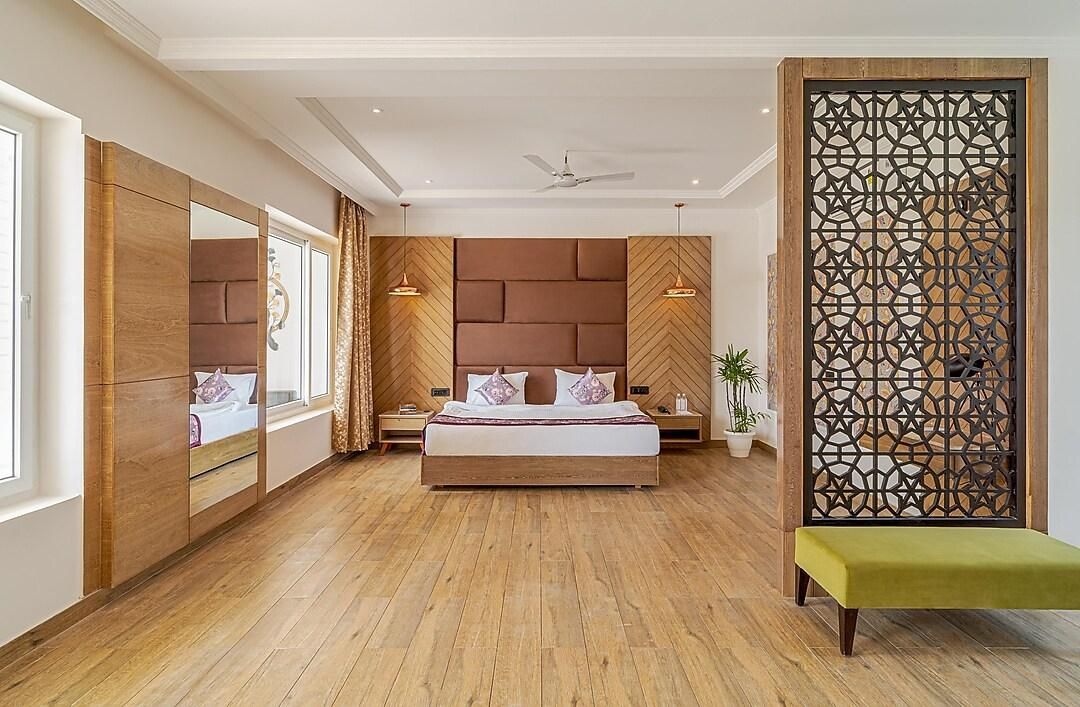 BLOOM ROOM