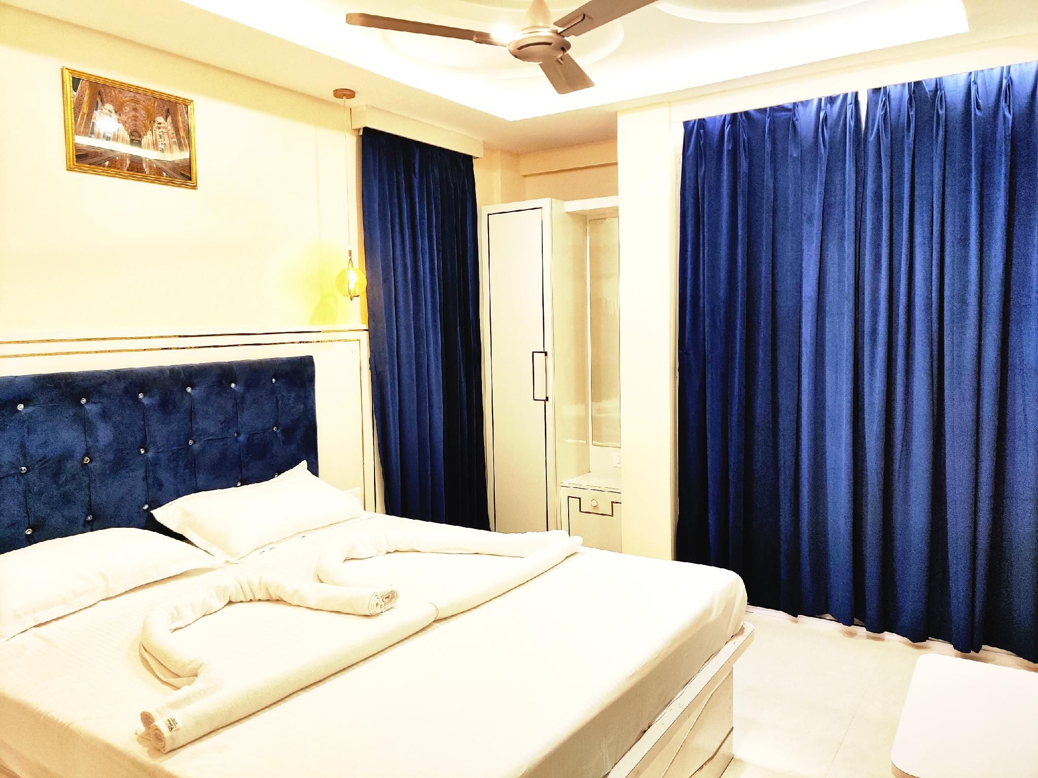 Superior Balcony Room