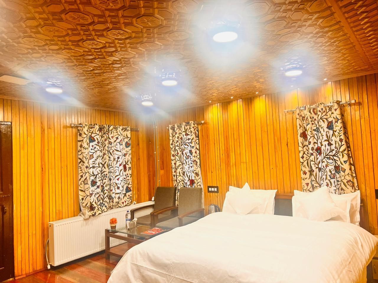 Pine View Resort - Gulmarg Deluxe - Room Only (Free Wifi)