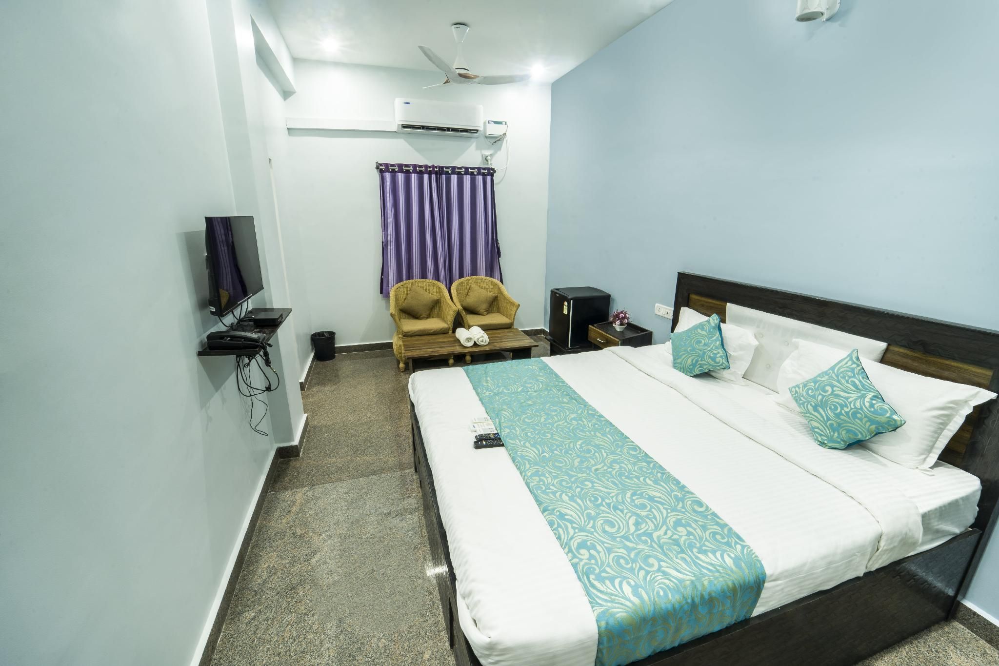 Cottage with Queen Bed