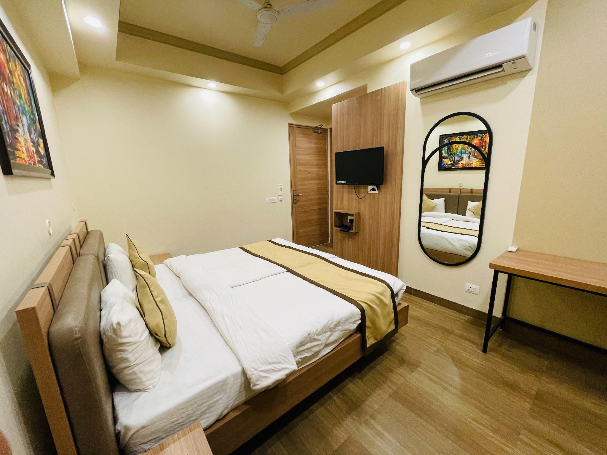 Townhouse Oak Hotel The Golf Deluxe Room 2