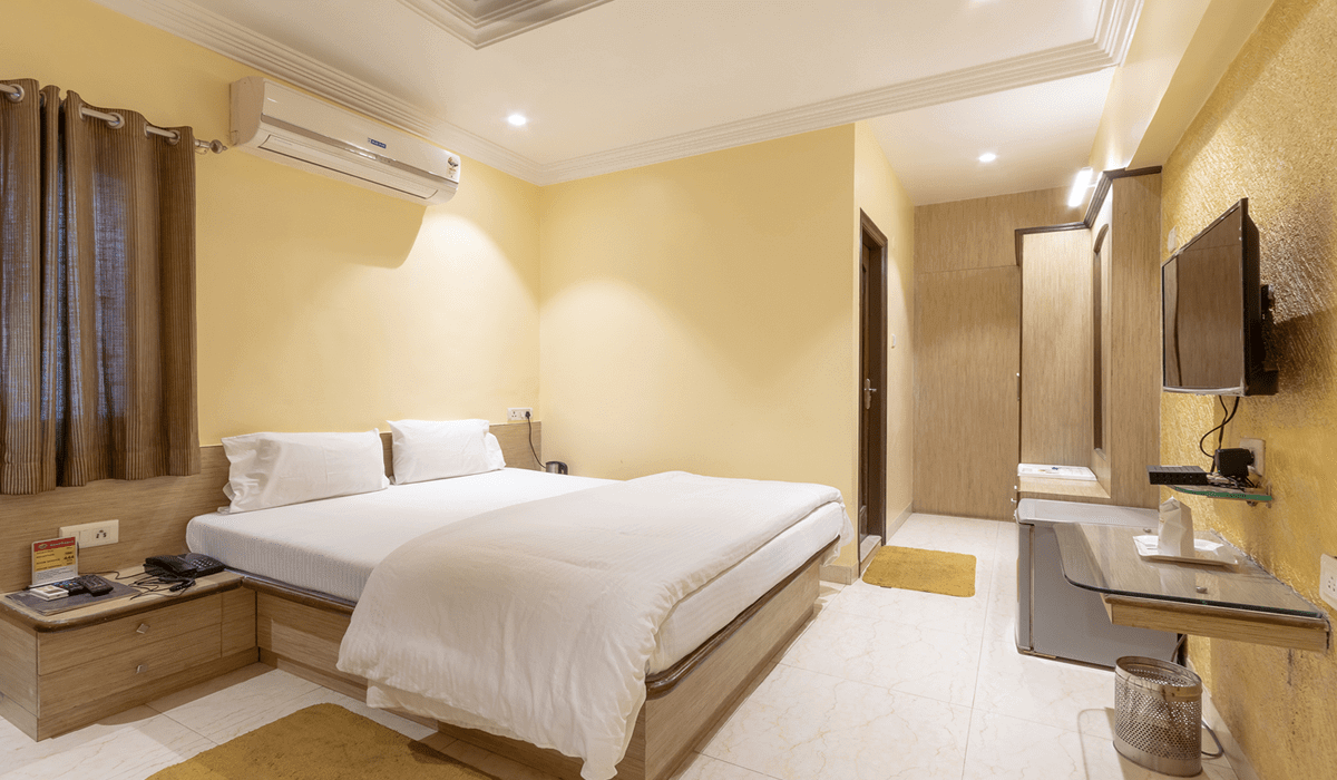 Hotel Maniprabha Deluxe Room