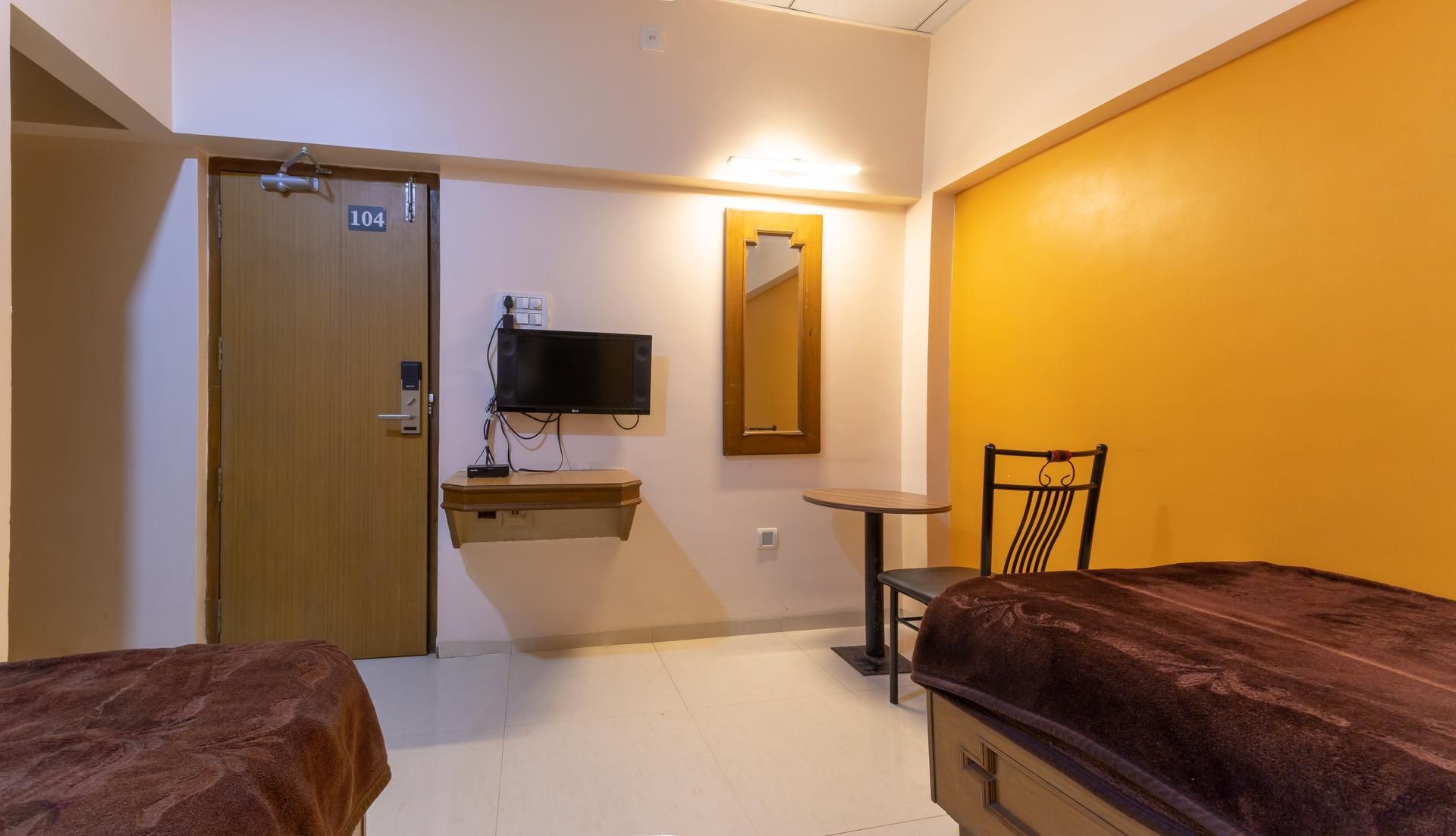 Hotel Maniprabha Standard Room 4