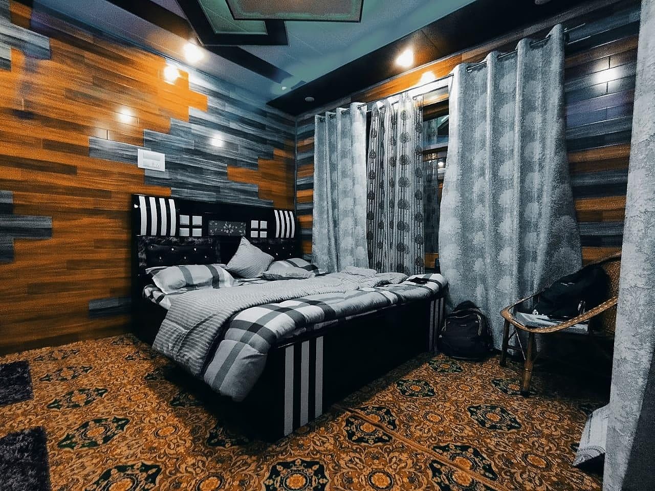 Deluxe Room with Balcony - Airport Transfer Included