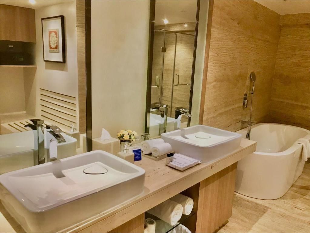 Suite - 1 Double Bed and 1 Sofa Bed 50SQM Free WiFi Living Room
