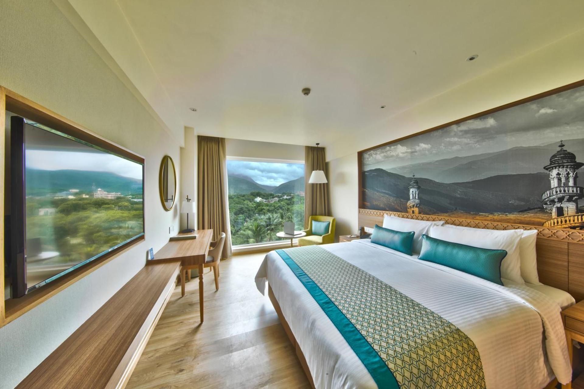 Suite - 1 Double Bed and 1 Sofa Bed 50SQM Free WiFi Living Room