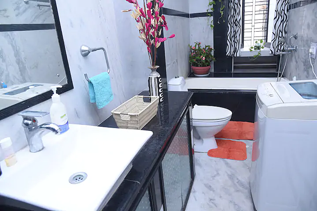 Apartment with Balcony and Kitchen