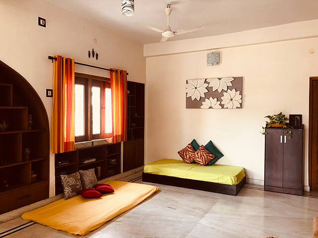 Apartment with Balcony and Kitchen