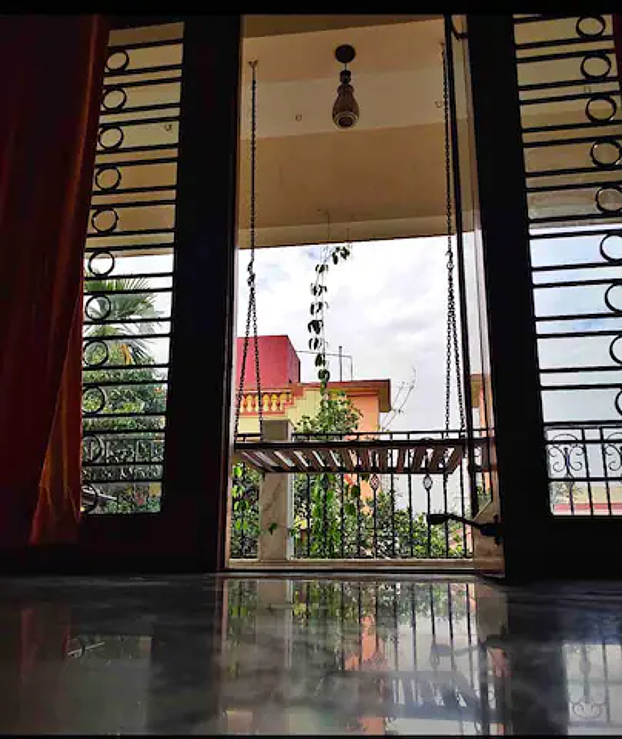 Apartment with Balcony and Kitchen