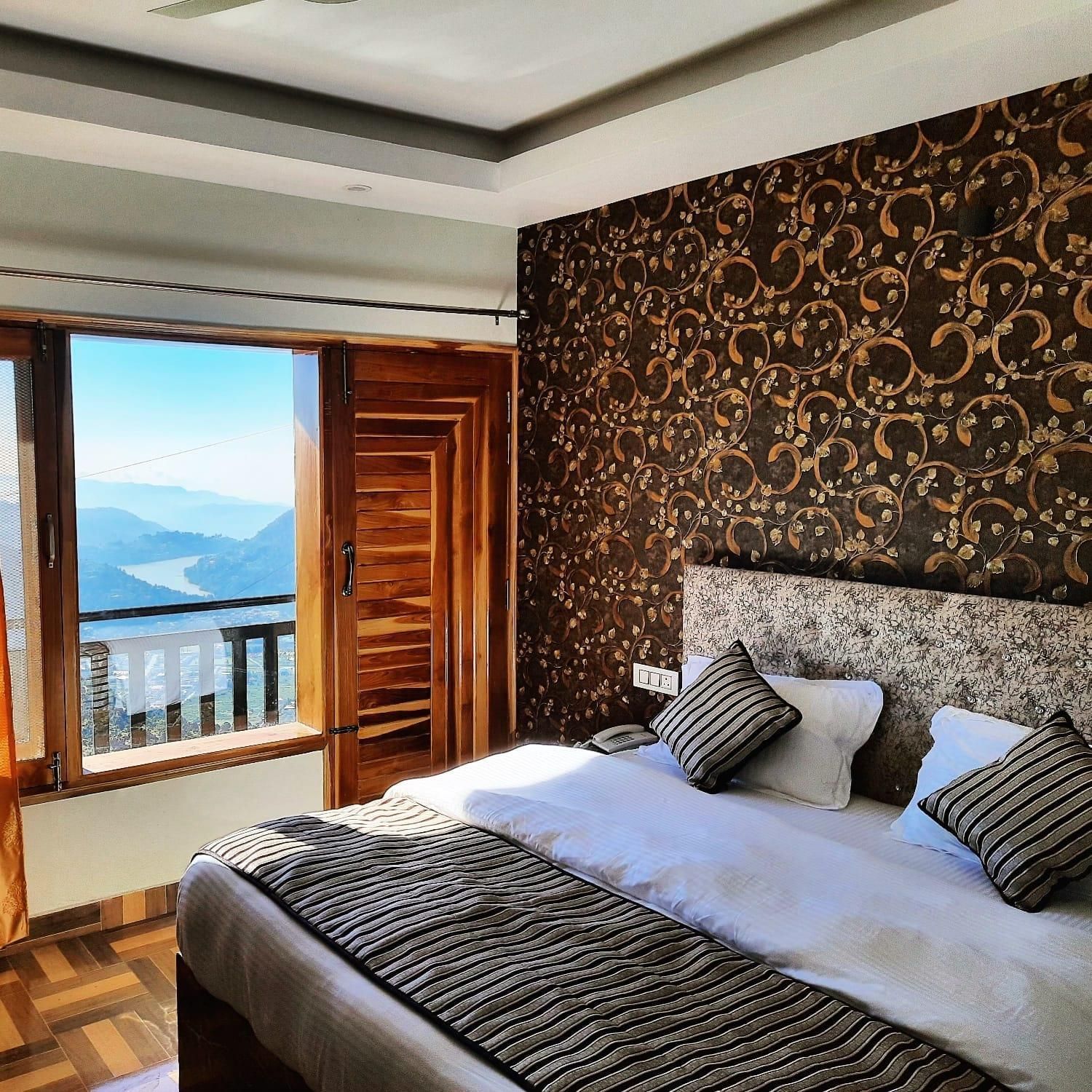 Lake View Room