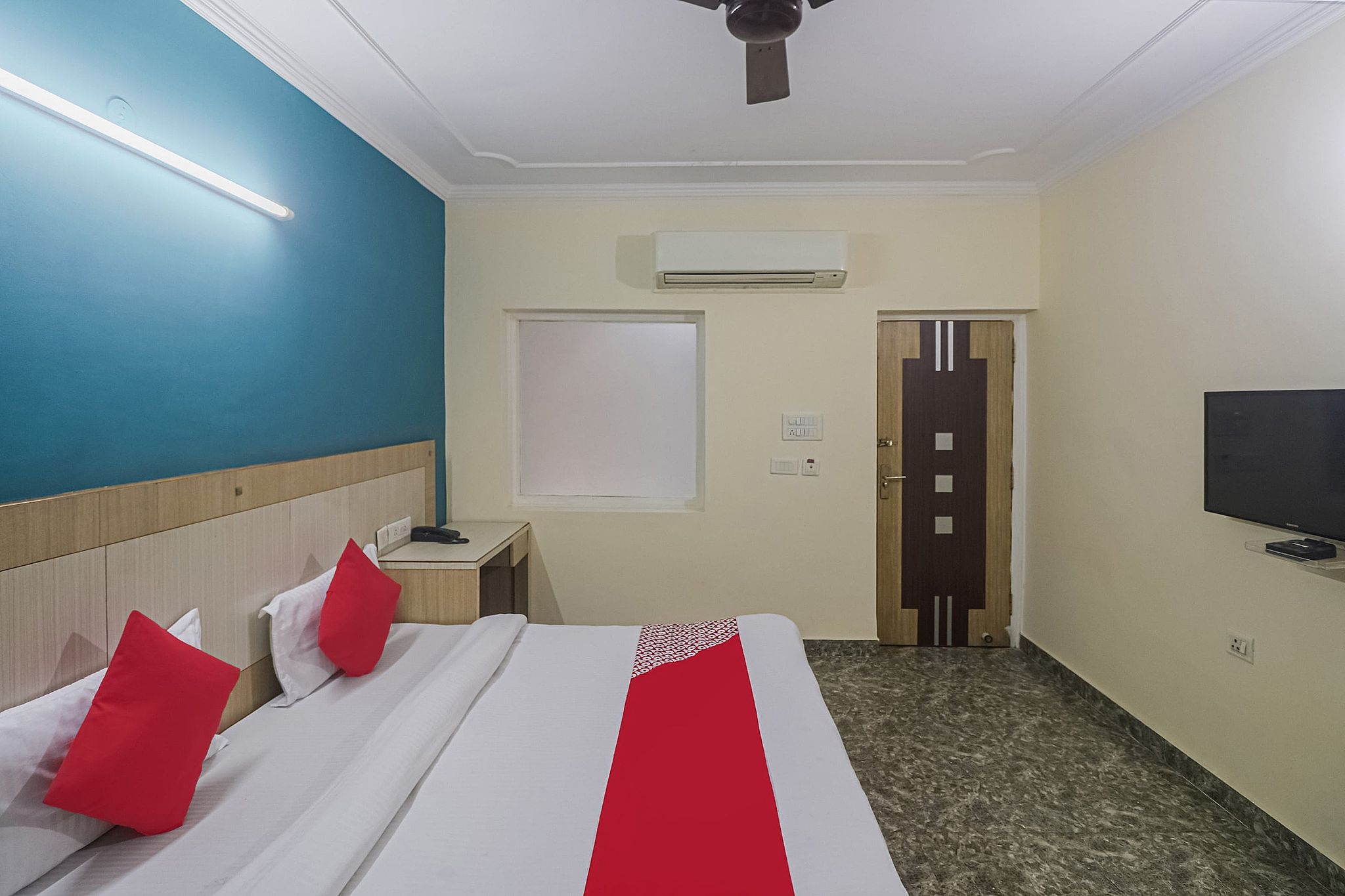 Capital O by OYO Crown Inn Near Appu Ghar Classic 9