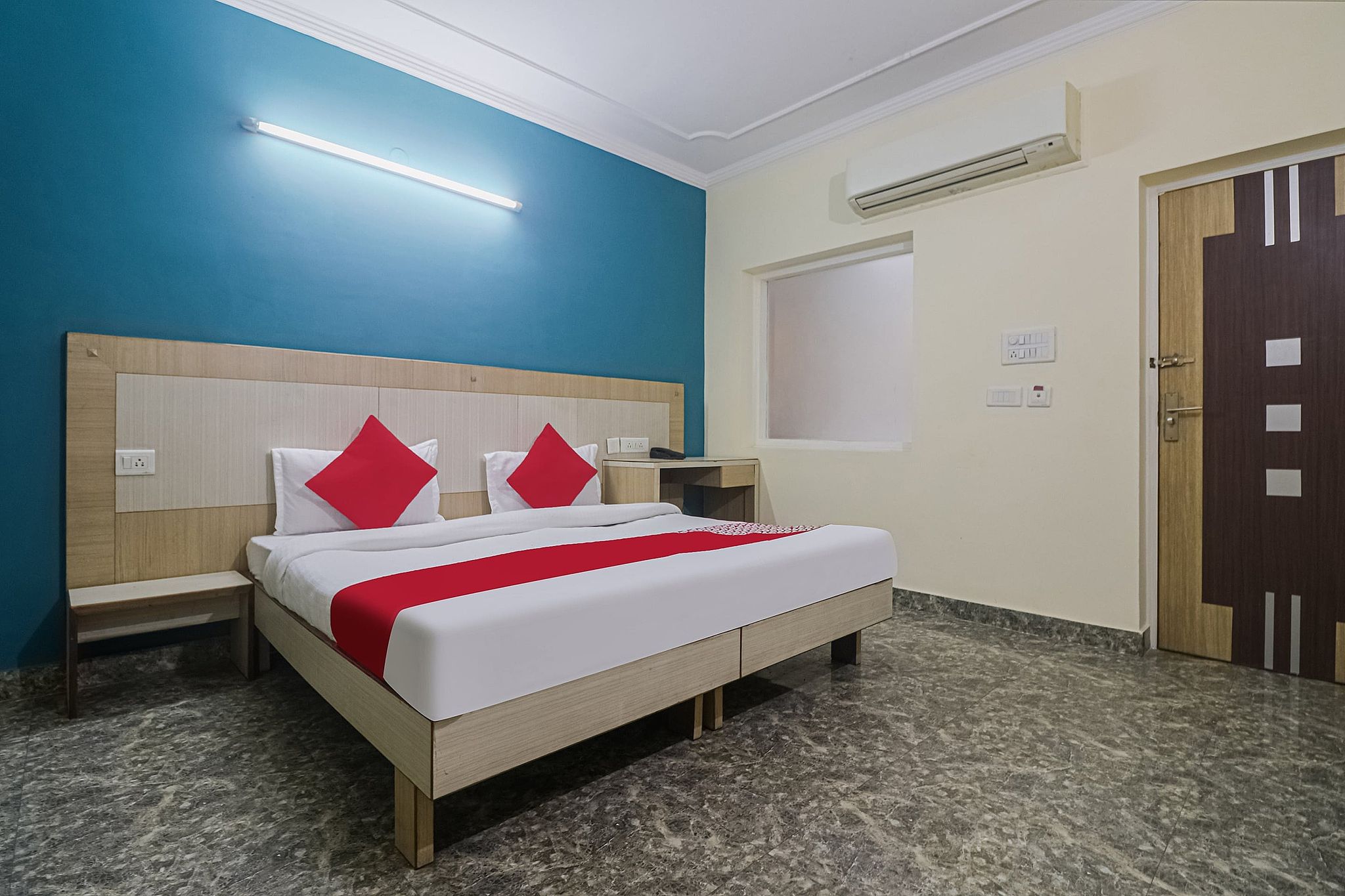 Capital O by OYO Crown Inn Near Appu Ghar Classic 8