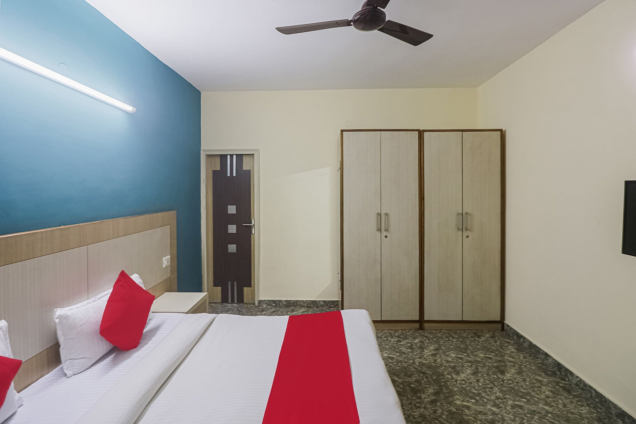 Capital O by OYO Crown Inn Near Appu Ghar Classic 14