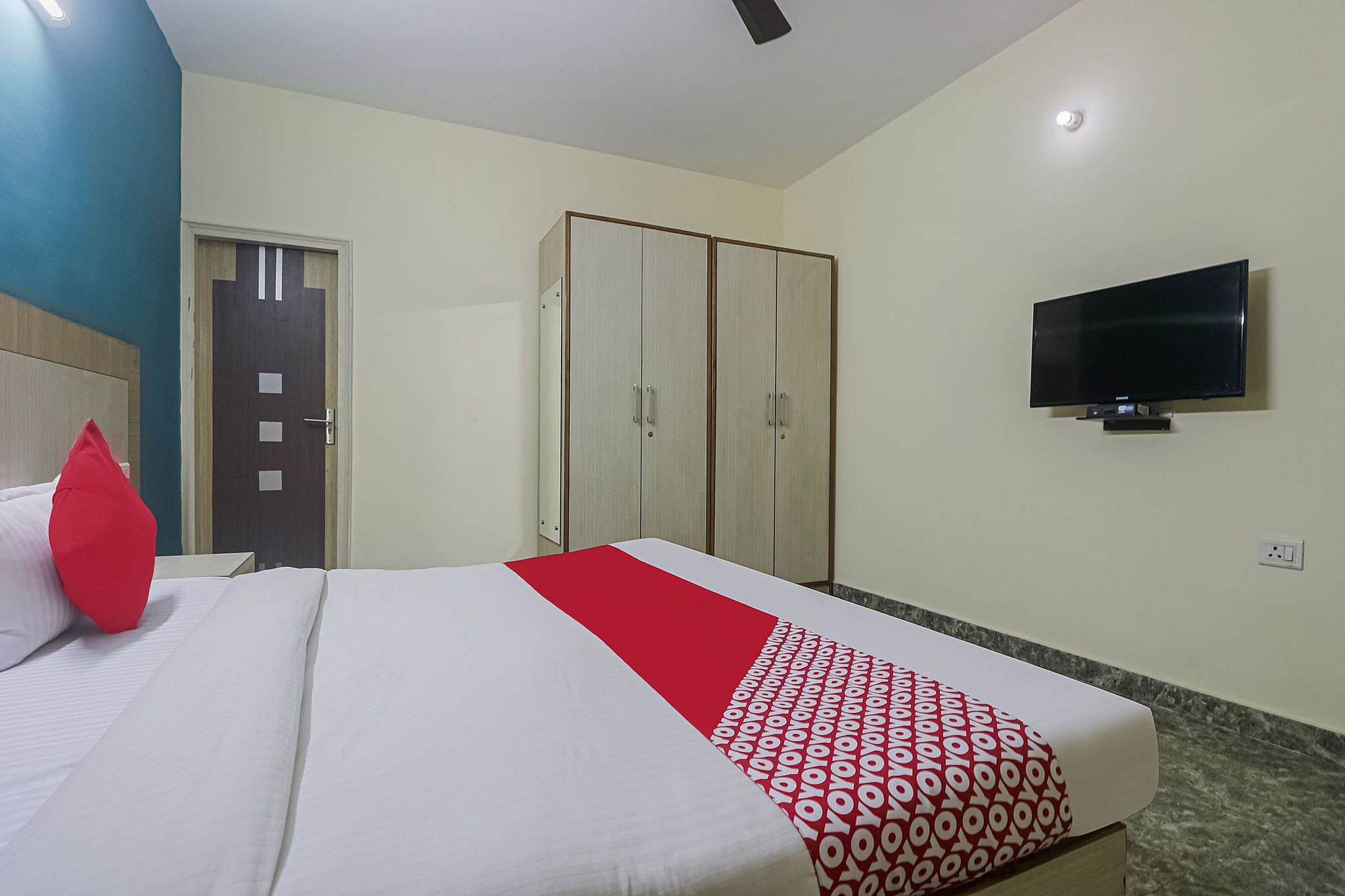 Capital O by OYO Crown Inn Near Appu Ghar Classic 16