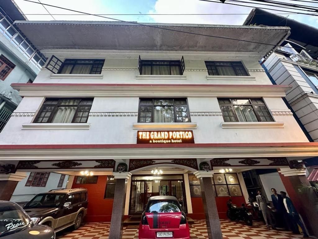 Hotel Grand Portico