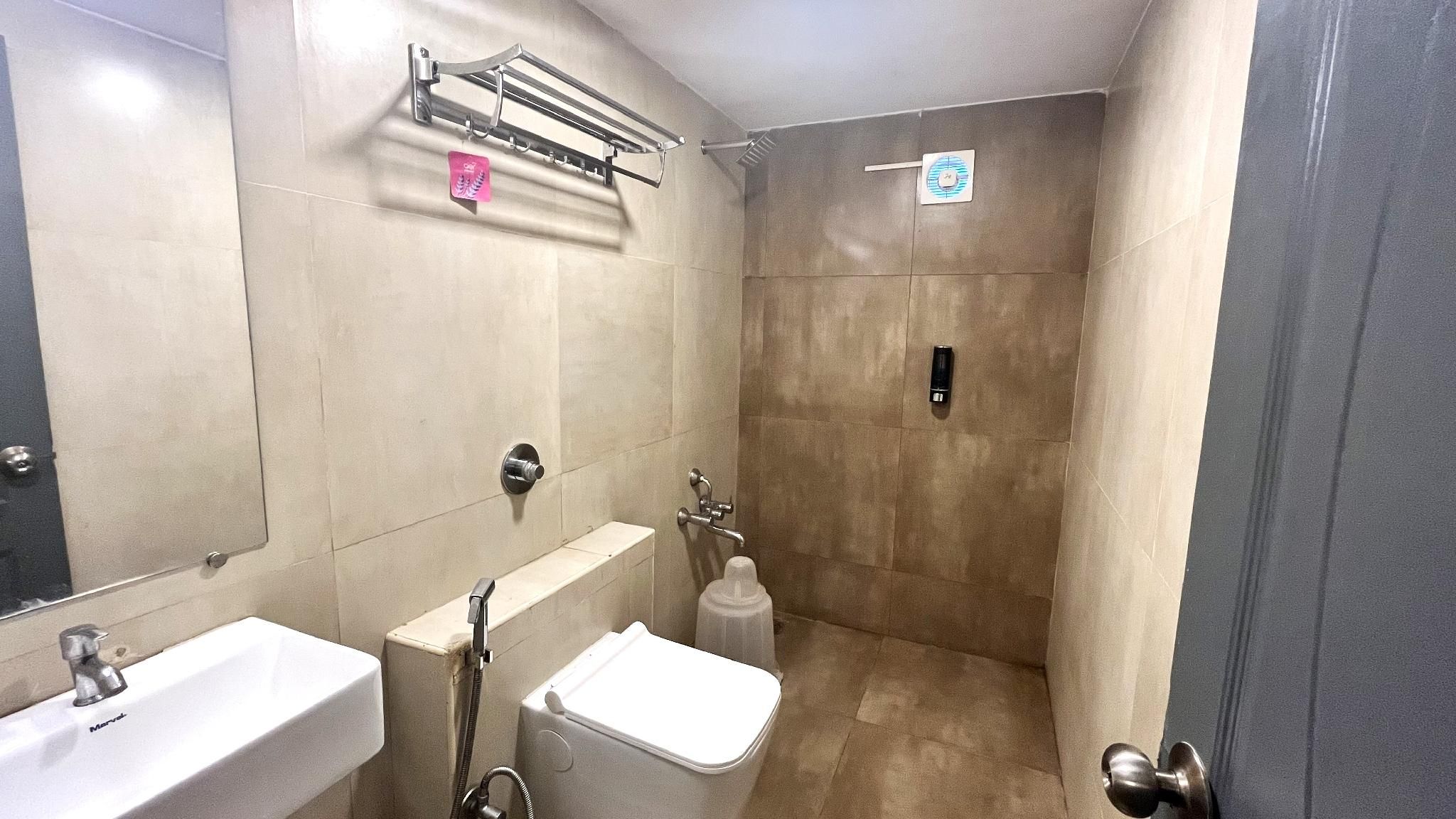 Athasri Hotel HSR Layout Deluxe Room 7