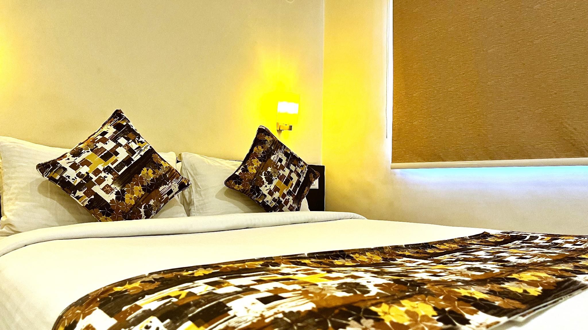 Athasri Hotel HSR Layout Deluxe Room 5