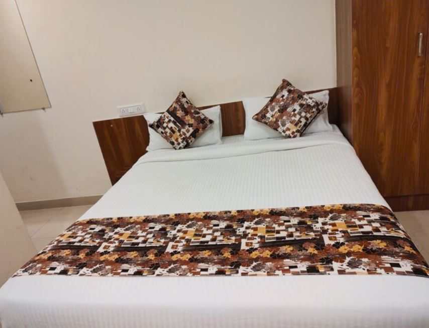 Athasri Hotel HSR Layout Deluxe Room