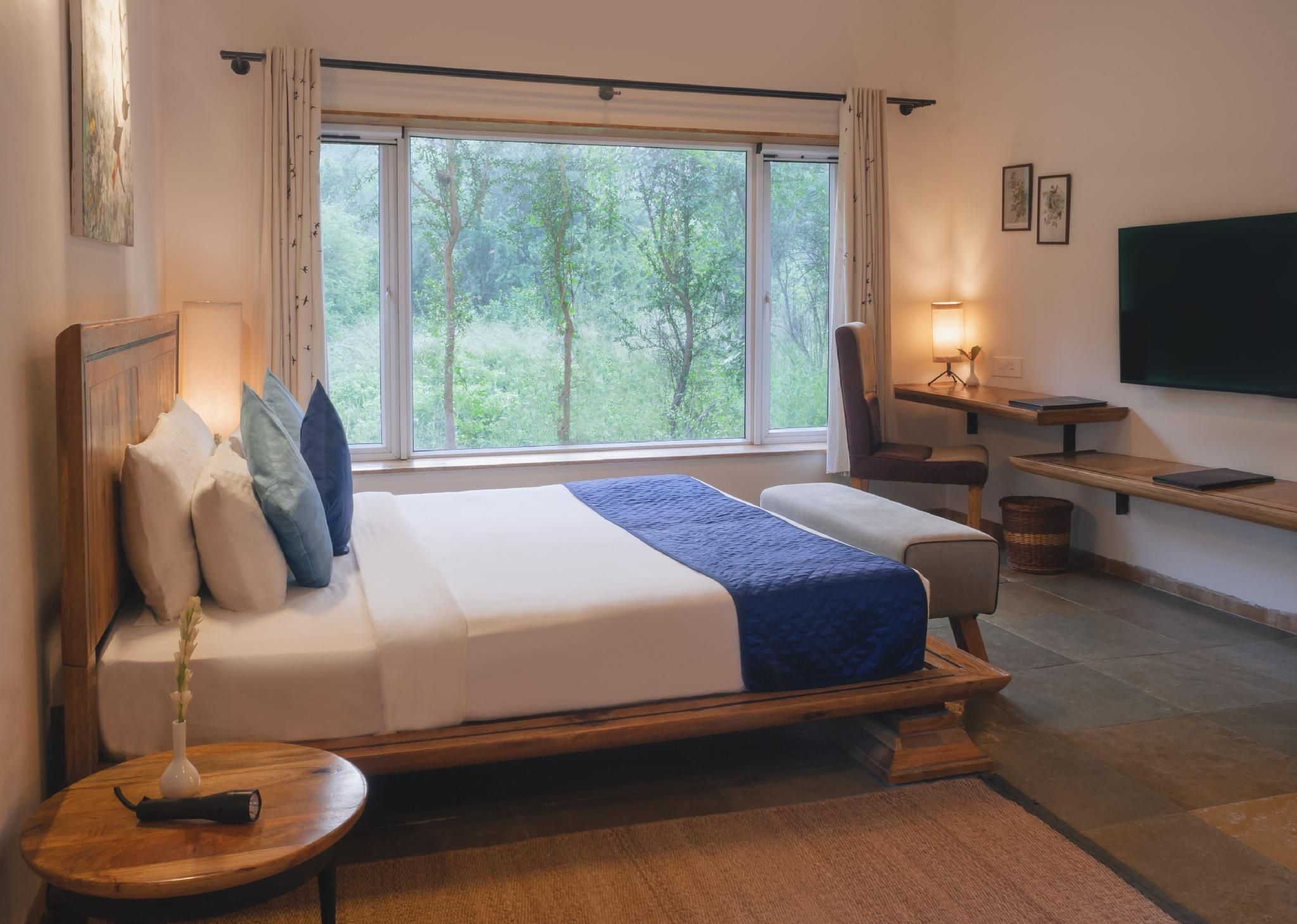 Luxury Cottage, 1 King Bed, Hill View