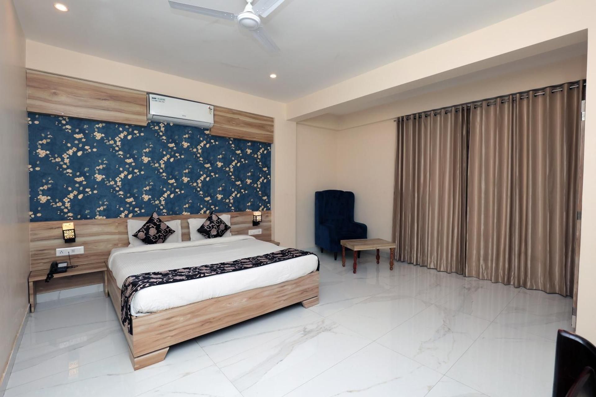 Suite with Mountain View