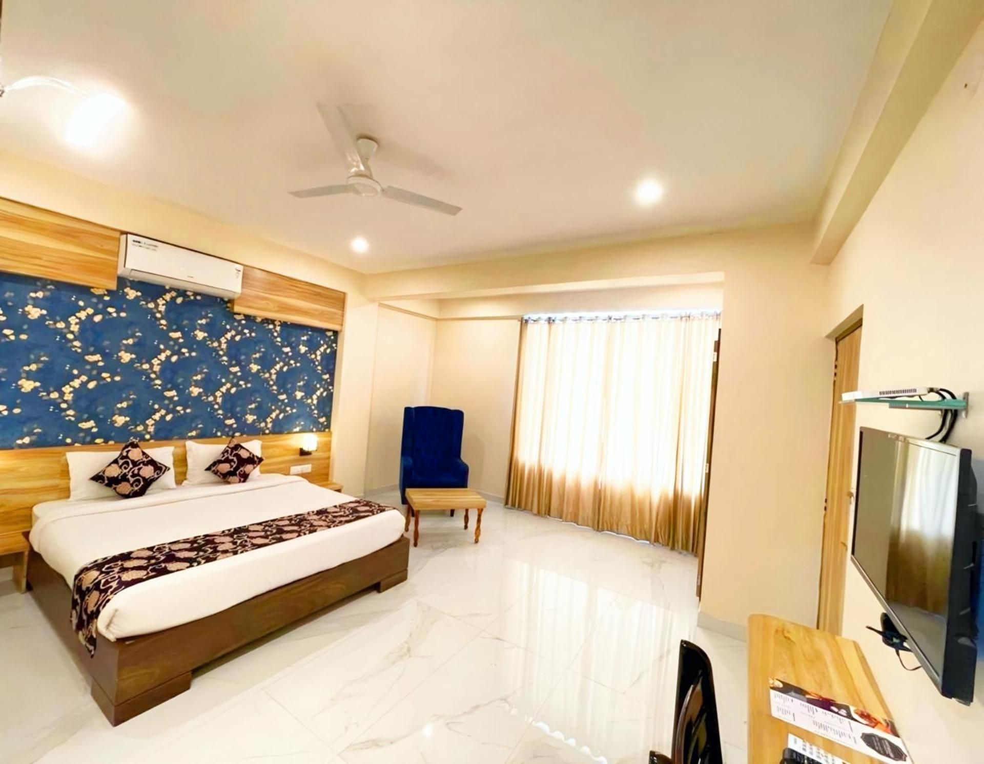 Suite with Mountain View