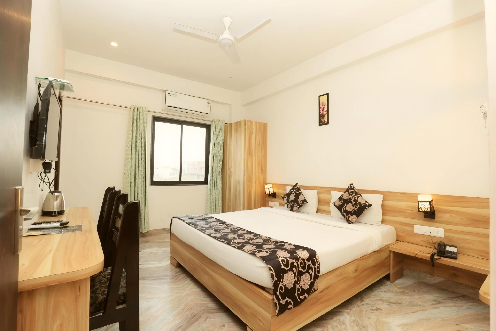 Deluxe King Room