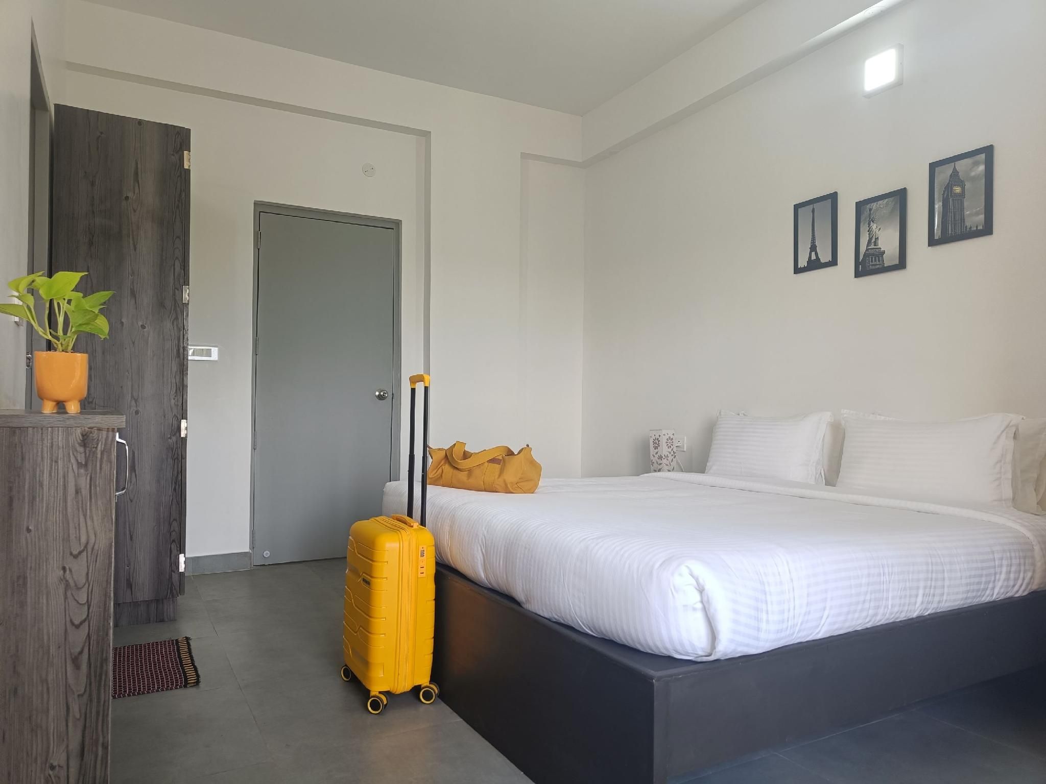 deluxe non- air conditioning room