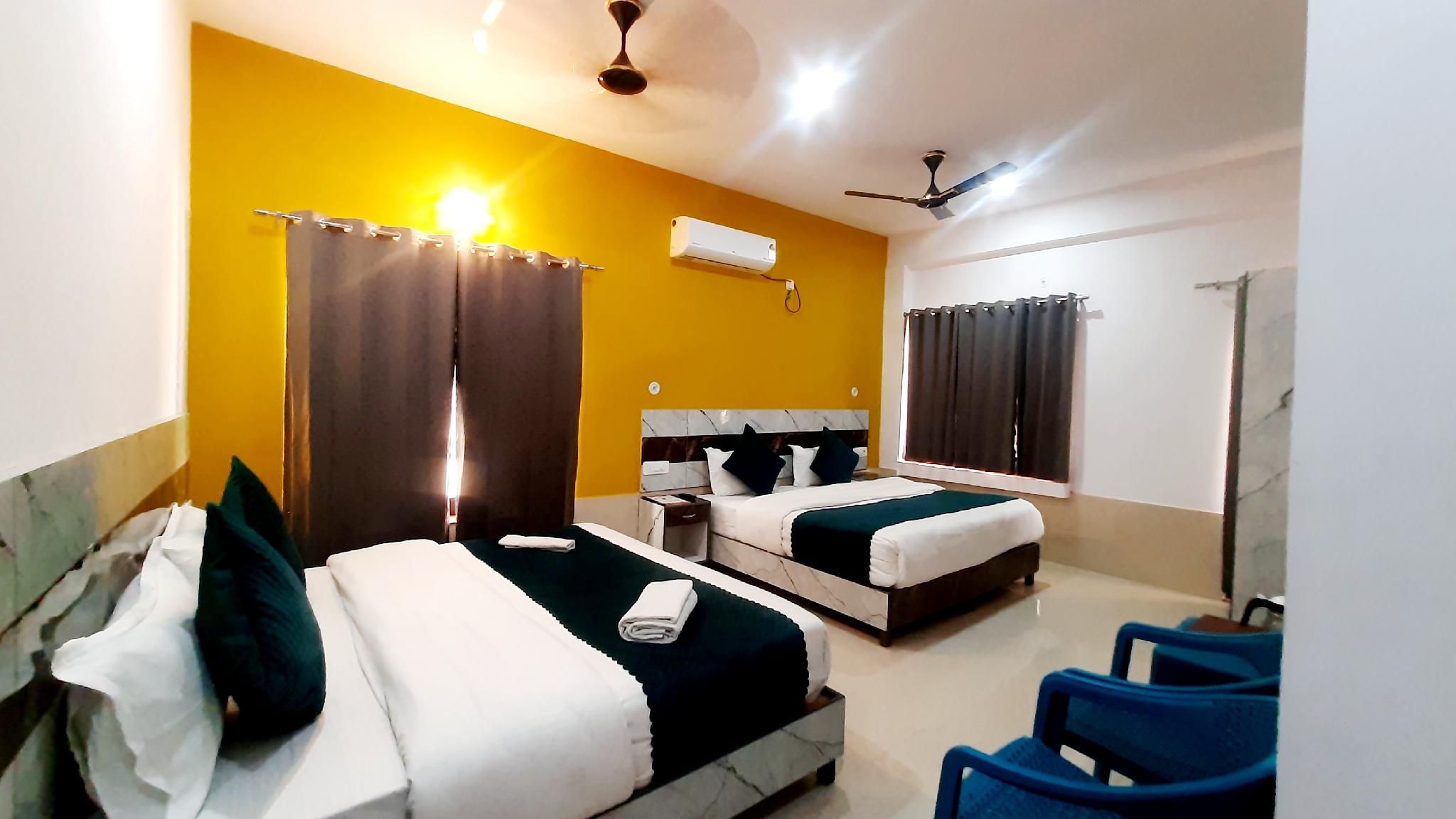 Deluxe Quad Room