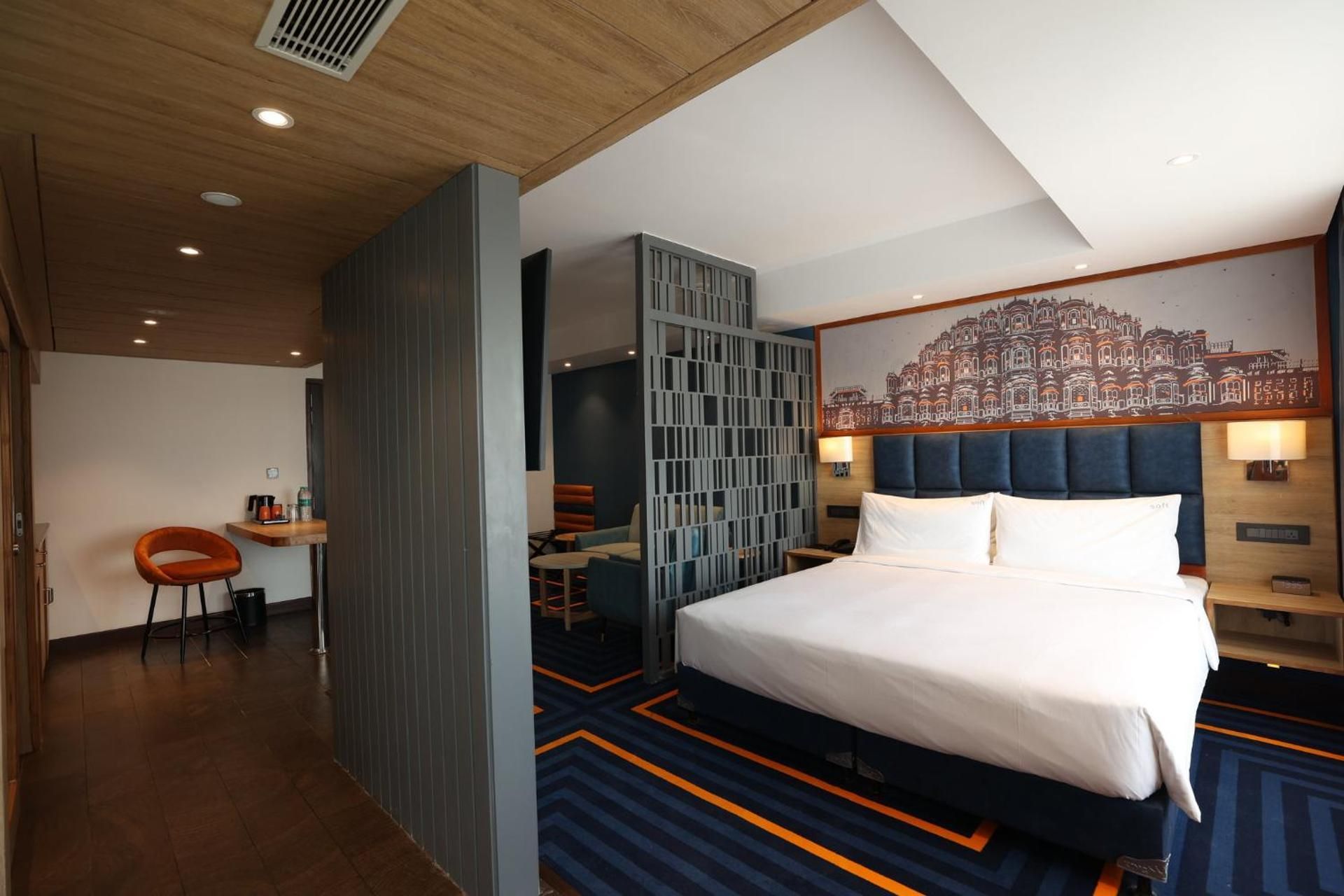 1 King Suite Dining Kitchenette