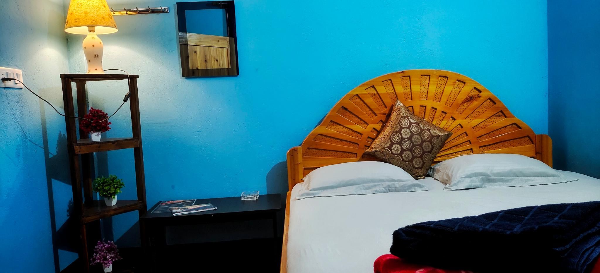 Double Room with Queen Bed - Smoking