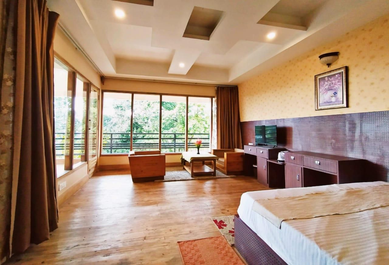 Queen's Hill Hotel & Resort Deluxe Room 2