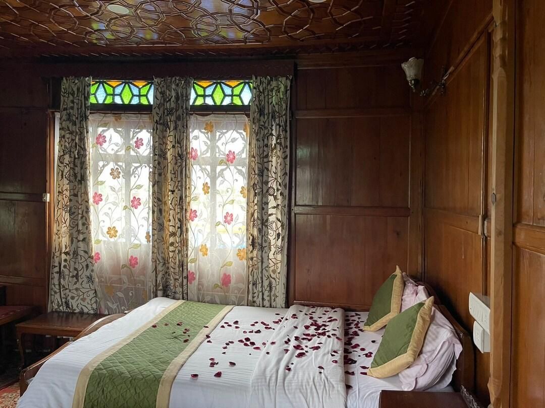 Premium Deluxe Lake Facing Room