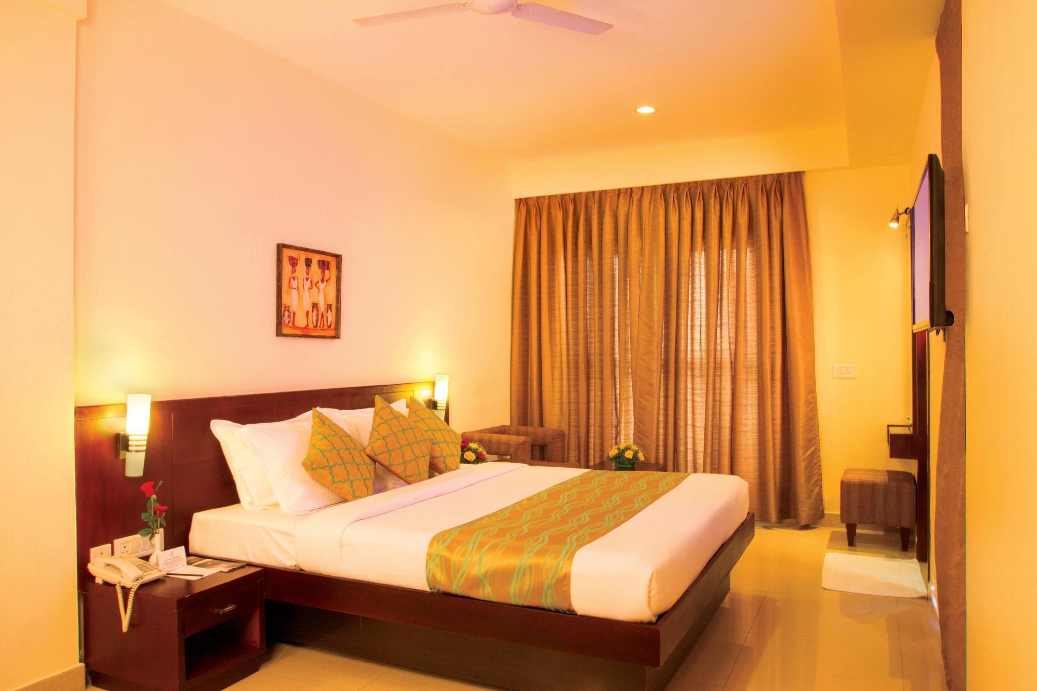 Deluxe Double Room, 1 King Bed, Smoking, City View (1 King Bed)