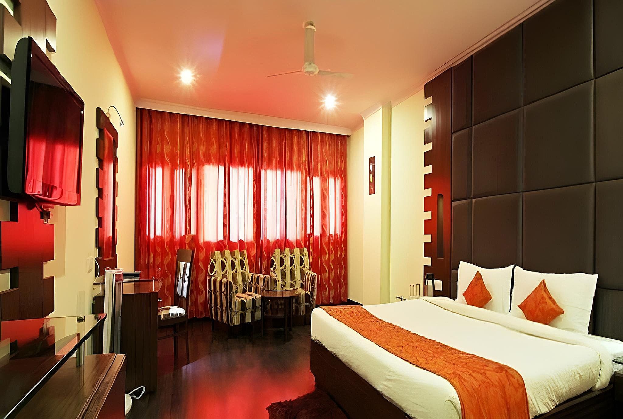 Hotel C K International Deluxe Mountain View Room 3