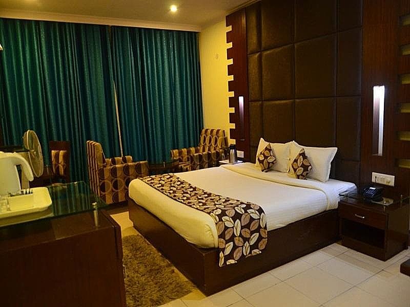 Hotel C K International Deluxe Mountain View Room 2