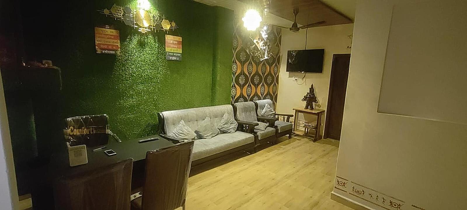 shared lounge/tv area