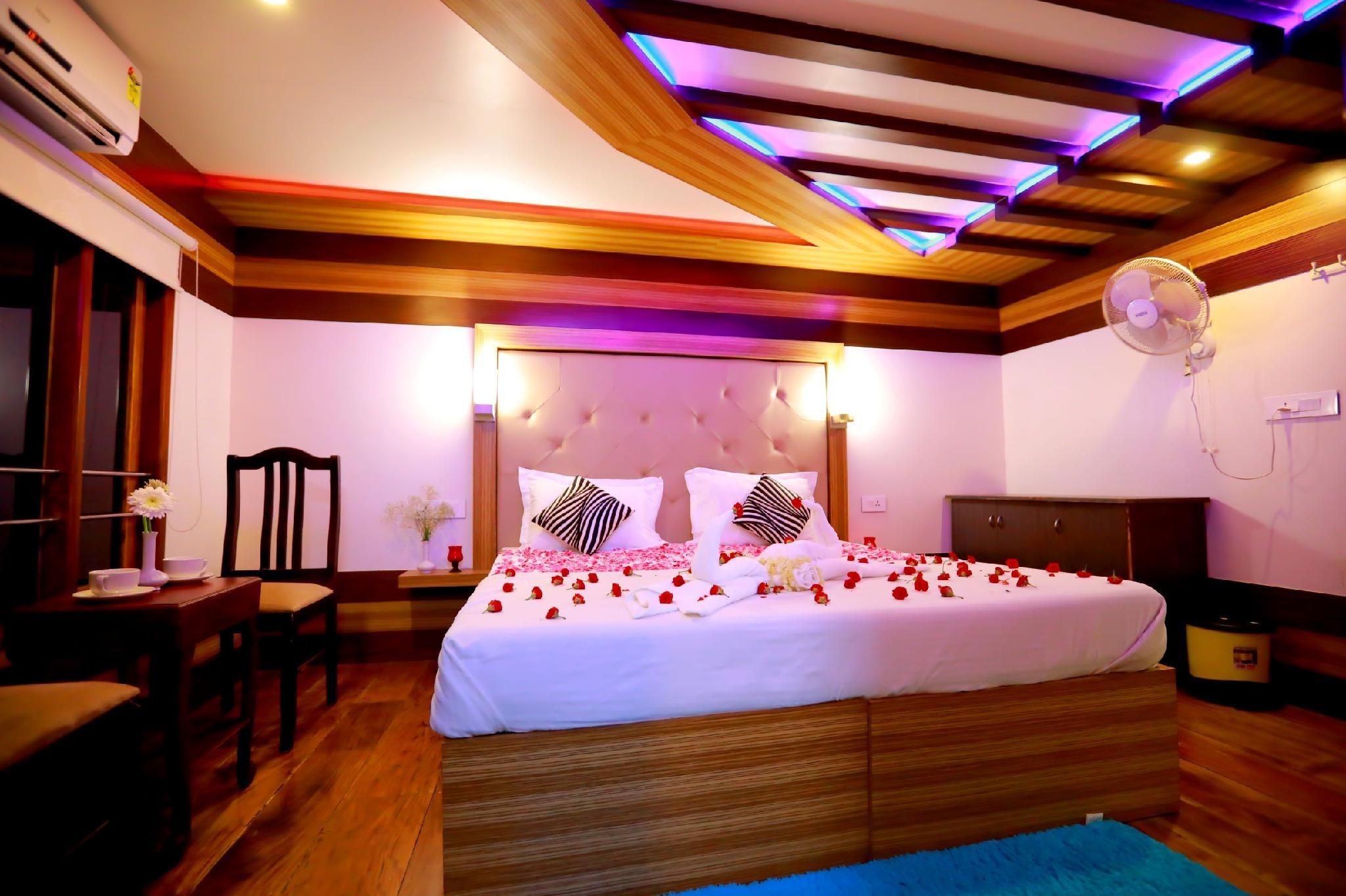 Honeymoon Suite